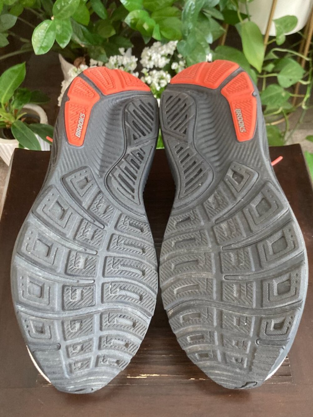 Men's Brooks Ghost 18 / Size 10 2E (WIDE) / Color - Coconut Pearl Tigerlily (#2) - Picture 10 of 11